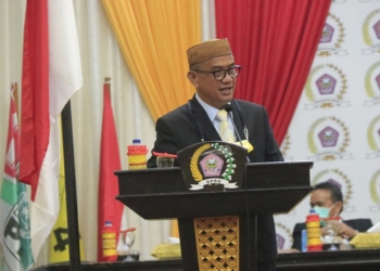 Bupati Pohuwato Syarif Mbuinga saat sampaikan LKPJ APBD tahun 2020, Selasa (09/02/2021). (Istimewa)