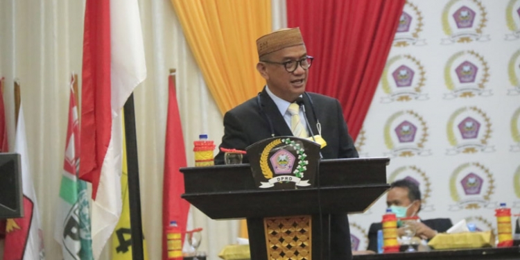 Bupati Pohuwato Syarif Mbuinga saat sampaikan LKPJ APBD tahun 2020, Selasa (09/02/2021). (Istimewa)