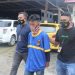 TERSANGKA - Tersangka RB digiring petugas Polres Gorontalo. RB ditetapkan sebagai tersangka dugaan pencabulan adik iparnya yang masih bocah 11 tahun. (putra/gopos)