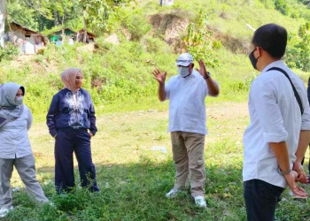 Kunjugan Kerja Komisi II DPRD Provinsi Gorontalo terkait pengadaan tempat limbah B3 di Provinsi Gorontalo. Foto: Istimewa.