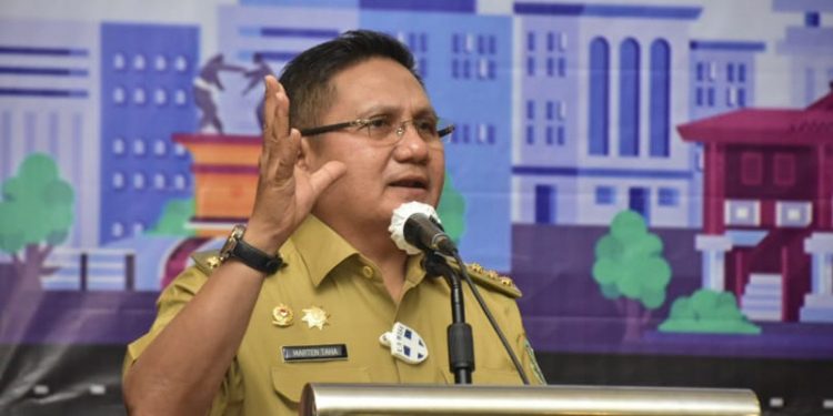 RKPD 2022 - Walikota Gorontalo saat memberikan sambutan pada kegiatan FKP Rancangan Awal RKPD 2022 di Hotel Aston, Kota Gorontalo. Selasa (16/2/2022). Foto istimewa