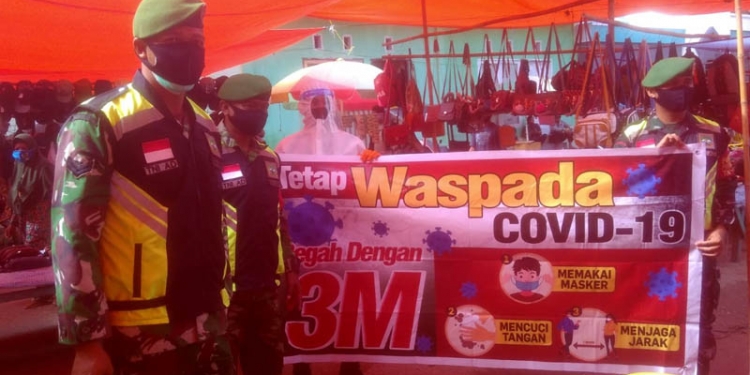 Penegakan Protkes - Koramil  02 Limboto Mengadakan OPPK (operasi penegakan Protokol kesehatan) Di pasar Shopping Center Limboto. (Putra/Gopos)