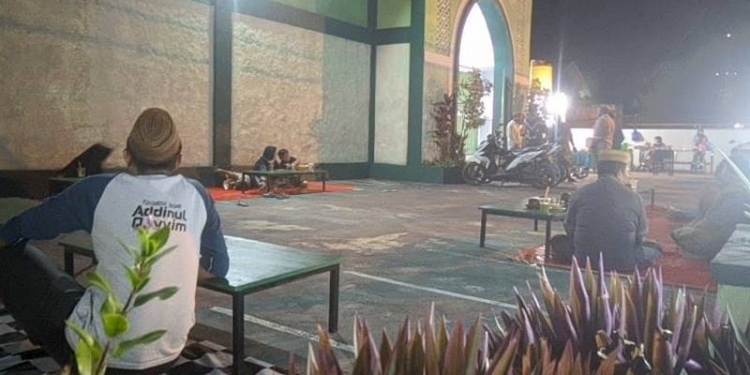 ANGKRINGAN