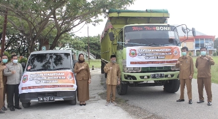 Wakil Bupati Gorontalo mengawal langsung bantuan kemanusiaan untuk Provinsi Sulawesi Barat. Foto: Putra/gopos.