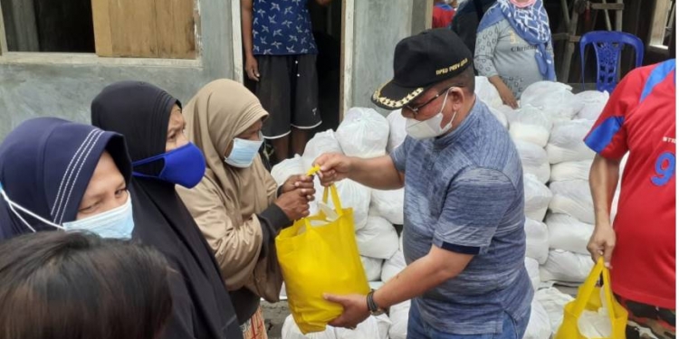 Bantuan Warga tenda