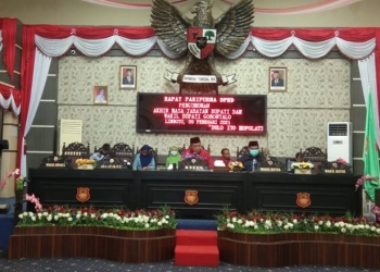 Rapat paripurna DPRD