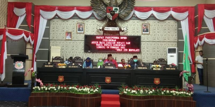 Rapat paripurna DPRD