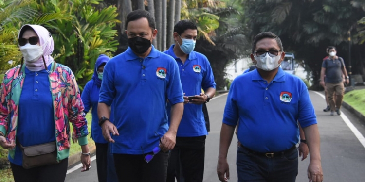 Wali Kota Gorontalo, Marten Taha (kanan) bersama Ketua APEKSI, Bima Arya yang juga Wali Kota Bogor. (Diskominfo Kota Gorontalo)