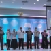 Kepala KPw BI Gorontalo, Budi Widihartanto (tengah), berpose bersama dengan Jajaran Dinas Perindustrian dan Perdagangan Kota Gorontalo, serta Pedagang Pasar Liluwo dalam edukasi publik QRIS, di lantai 4 kantor KPw BI Gorontalo. (ari/gopos)