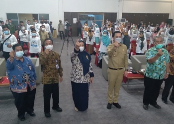 Wakil Wali Kota Gorontalo, Ryan F.Kono saat membuka acara Sosialisasi Advokasi dan Kie Program Bangga Kencana bersama Mitra Kerja di Hotel Damhil Kota Gorontalo, Senin (15/3/2021). (foto/ramlan/gopos)