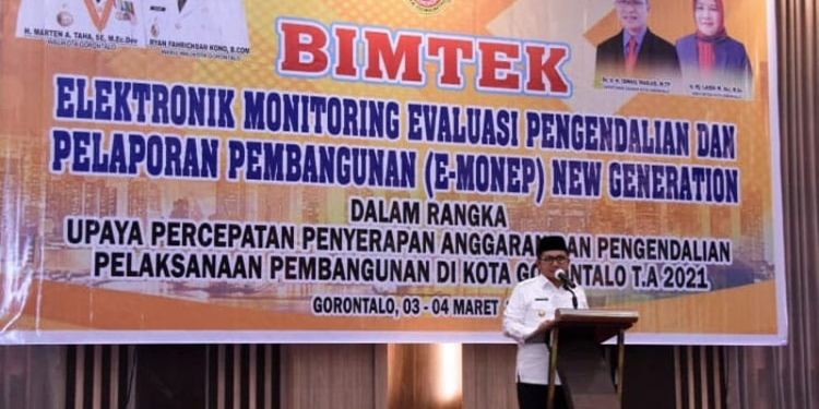 E-MONEP - Wali Kota Gorontalo, Marten Taha saat memberikan sambutan pada kegiatan Bimtek E-Monep New Generation tahun 2021 di Hotel Aston Kota Gorontalo, Rabu (3/3/2021). Foto Diskominfo Kota Gorontalo