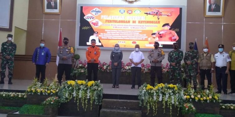 Wakil Bupati Bone Bolango saat membuka kegiatan Pelatihan Teknis Pertolongan di Ketinggian Bagi Potensi SAR Wilayah Kerja Kantor Pencarian dan Pertolongan Basarnas Gorontalo