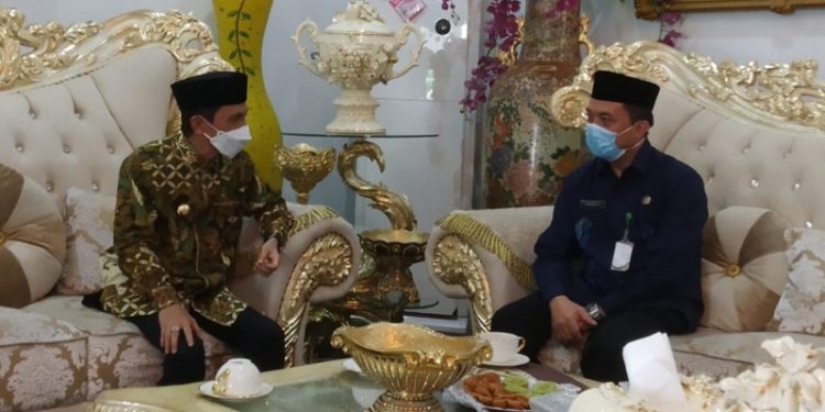 Bupati Gorontalo Nelson Pomalingo Bersama Direktur Jendral (Dirjen) Pemberdayaan Masyarakat dan Desa (Pemdes) Kementerian Dalam Negeri (Kemendagri) Yusharto Huntoyungo