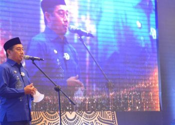 Bupati Bone Bolango Hamim Pou saat memberikan sambutan pada penyelenggaraan KPU Award di Hotel Maqna Kota Gorontalo (foto AKP/Kominfo)