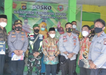 Bupati Gorontalo Nelson Pomalingo saat mengunjungi kampung Tangguh Desa Tenggela Kecamatan Tilango. (Istimewa).