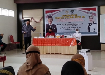 Wakil Ketua MPR RI, Fadel Muhammad, memberi sambutan pada sosialisasi empat pilar kebangsaan di Kabupaten Gorontalo, Selasa (2/3/2021).