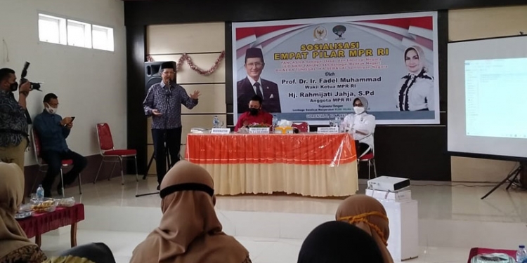 Wakil Ketua MPR RI, Fadel Muhammad, memberi sambutan pada sosialisasi empat pilar kebangsaan di Kabupaten Gorontalo, Selasa (2/3/2021).