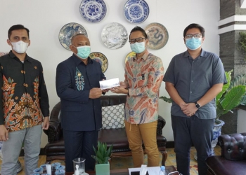 Suasana Audiensi Sales Area Manager Pertamina Sulawesi Utara dan Gorontalo, Fachrizal Imaduddin kepada Gubernur Gorontalo Rusli Habibie mengenai Program Langit Biru di Provinsi Gorontalo, Rabu (17/2/2021) lalu. (Foto: Dok. Pertamina)