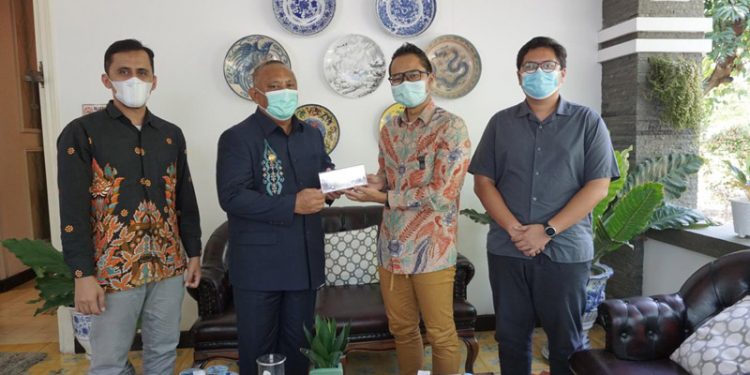 Suasana Audiensi Sales Area Manager Pertamina Sulawesi Utara dan Gorontalo, Fachrizal Imaduddin kepada Gubernur Gorontalo Rusli Habibie mengenai Program Langit Biru di Provinsi Gorontalo, Rabu (17/2/2021) lalu. (Foto: Dok. Pertamina)
