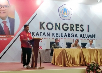 KONGRES I IKA UNG - Ketua Terpilih IKA UNG, Dedy Hamzah menyampaikan pidato pertama setelah ditetapkan sebagai ketua periode 2021-2024, Senin (29/3/2021) (muhajir/gopos)