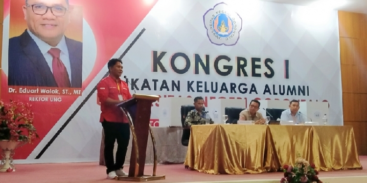 KONGRES I IKA UNG - Ketua Terpilih IKA UNG, Dedy Hamzah menyampaikan pidato pertama setelah ditetapkan sebagai ketua periode 2021-2024, Senin (29/3/2021) (muhajir/gopos)