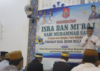 Bupati Bone Bolango Hamim Pou saat memberikan sambutan pada Peringatan Isra Mi'raj Tingkat Kabupaten Bone Bolango