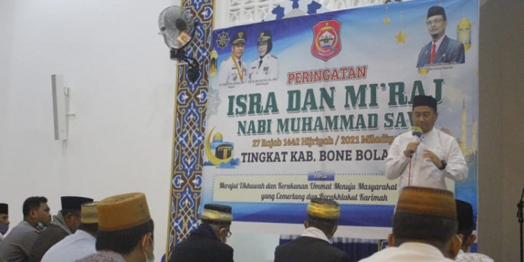 Bupati Bone Bolango Hamim Pou saat memberikan sambutan pada Peringatan Isra Mi'raj Tingkat Kabupaten Bone Bolango