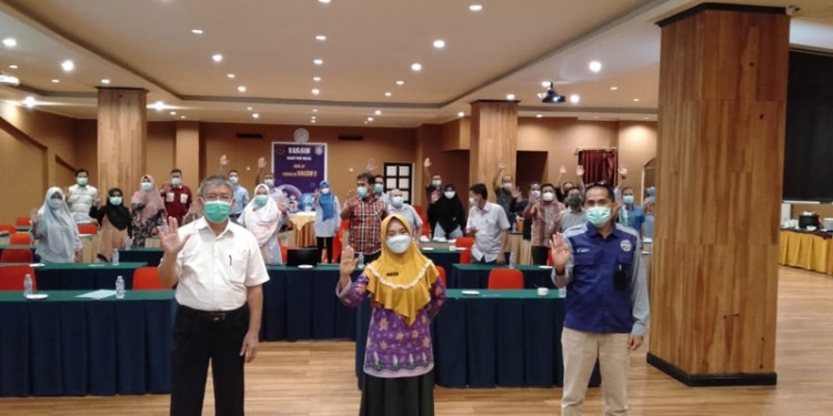 KOPI TB - Kualusi Organisasi Profesi Indonesia Tuberkulosis lakukan Program pencegahan dan Pengendalian TBC, di Provinsi Gorontalo yang turut dihadiri Kepala Dinas Kesehatan Provinsi Gorontalo dr. Yana Yanti Suleman. Foto (Sari/gopos)