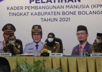 Wakil Bupati Bone Bolango Merlan Uloli saat menghadiri sekaligus membuka Pelatihan Kader Pembangunan Manusia Tingkat Kabupaten Bone Bolango (Foto Irul/ Diskominfo)