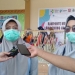 Kepala Puskesmas Toto Utara dr.   Ivone Taha (kiri) didampingi Faldun Abubakar selaku pengelola Program Kesehatan Tradisional (kanan). Foto: (Sari/gopos)