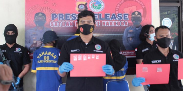 Beberapa Barang bukti Narkoba jenis Shabu-shabu yang berhasil diamankan oleh Pihak Polres Gorontalo (putra Gopos)