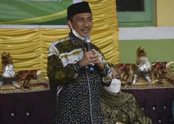 Bupati Gorontalo Nelson Pomalingo saat berkunjung ke Kecamatan Motilango (Putra/Gopos)