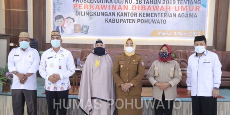 Wakil Bupati Pohuwato, Suharsi Igirisa saat mengikuti kegiatan FGD terkait problematika UU nomor 16 tahun 2019.