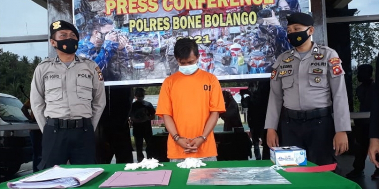 Pelaku pencurian mobil berhasil diamankan Polres Bone Bolango. (Indra/gopos)