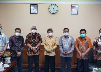 Bupati Pohuwato Saipul A. Mbuinga silaturahmi ke kantor pusat Bank SulutGo di Manado Sulawesi Utara, Kamis (04/03/2021).