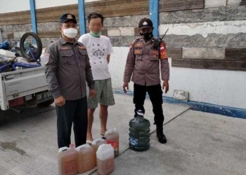 Polsek KPG Gorontalo mengamakan ratusan liter miras cap tikus yang hendak dibawa ke wilayah Kabupaten Banggai, Sulawesi Tengah. (Dok. Humas Polda Gorontalo)