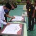 Penandatanganan Pencanangan Wilayah Birokrasi Bersih Melayani (WBBM) oleh Kepala Kejaksaan Negeri Kabupaten Gorontalo Armen Wijaya dan Kepala Ombudsman Provinsi Gorontalo Alim S Niode (PutraGopos