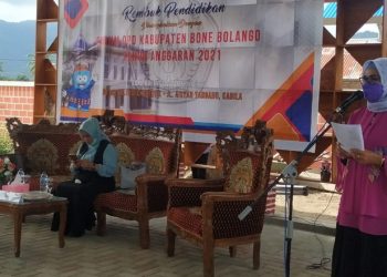 Wakil Bupati Bone Bolango Merlan S. Uloli saat memberikan sambutan sekaligus membuka kegiatan Rembuk Pendidikan dirangkaikan dengan Forum OPD Kabupaten Bone Bolango