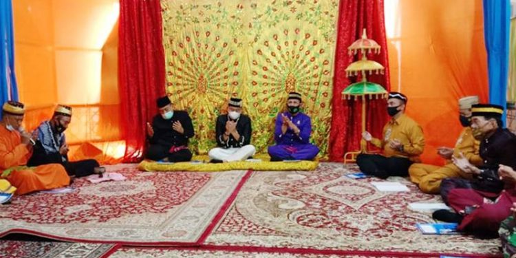 Bupati Bone Bplango menjalani prosesi Adat Moloopi