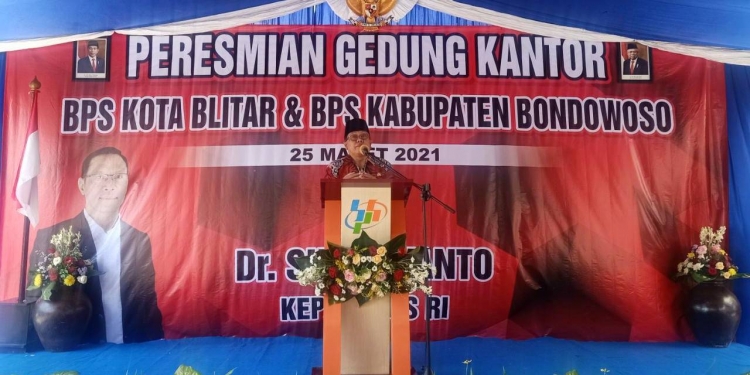 Wali Kota Blitar Santoso saat menyampaikan sambutan dalam peresmian Kantor Baru BPS Kota Blitar. (foto: ma'ruf/gopos)