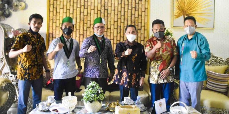 Pengurus Besar HMI bersama Pengurus HMI Cabang Gorontalo menjalin silaturahmi bersama Bupati Kabupaten Gorontalo, Nelson Pomalingo. (Foto: Istimewa)