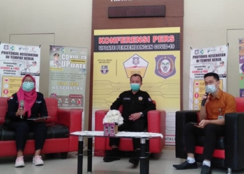 dr. Arthur Anderash Alfonso, Kepala Kepala Bidang Penjamin Manfaat Rujukan, Badan Penyelenggara Jaminan Sosial (BPJS) Kesehatan Cabang Gorontalo (kanan) foto : Sari/gopos