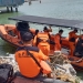 Tim gabungan Basarnas, BPBD, melakukan proses penyelamatan terhadap nelayan yang perahunya terbalik di perairan Pulau Patoadaa, Kecamatan Paguat, Kabupaten Pohuwato
