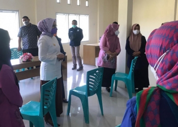 Wakil Bupati Bone Bolango Merlan S. Uloli saat menyambangi Dinas Perpustakaan dan Kearsipan Kabupaten Bone Bolango