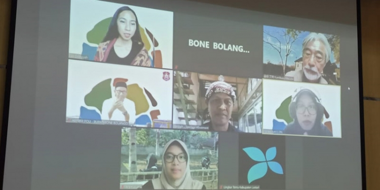 Bupati Bolango, Hamim Pou,  saat menjadi pembicara dalam kegiatan virtual yang bertajuk “Harmoni dari Desa Lestari : Nostalgia Kala Nanti, Kamis (15/04/2021).