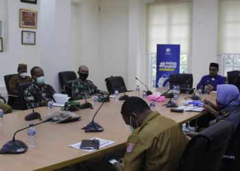Bupati Bone Bolango Hamim Pou saat menggelar rapat bersama jajaran pemerintah terkait pembukaan kembali pembelajaran tatap muka disekolah (foto Diskominfo)
