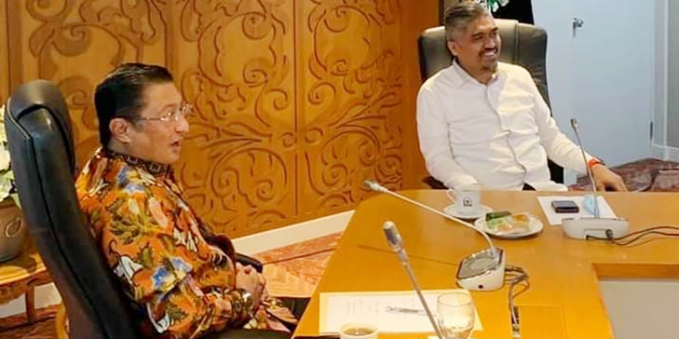Wakil Ketua 2 DPRD Gorut, Hamzah Sidik bertemu dengan Wakil Ketua MPR RI, Fadel Muhammad terkait polemik tapal batas yang ada di wilayah Kecamatan Tolinggula. (foto.istimewa)