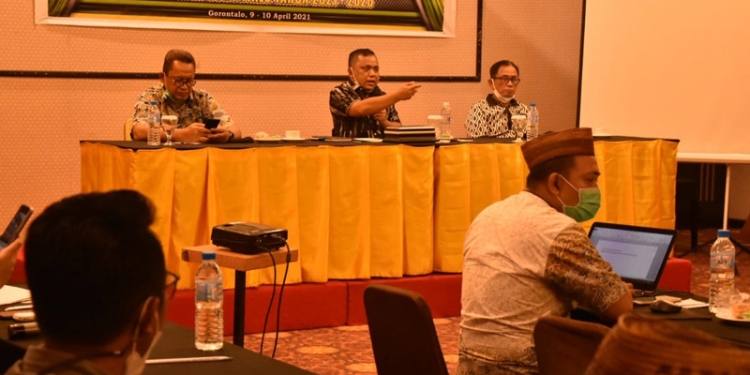 Wakil Bupati Hendra Hemeto saat giat fokus grup discussion (FGD) Rencana Pembangunan Jangka Menengah Daerah (RPJMD) yang di laksanakan di Hotel Magna Gorontalo( Humas Kominfo Kabupaten Gorontalo)