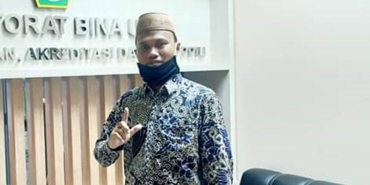 Ustadz, Husni Idrus, Lc., M.Si