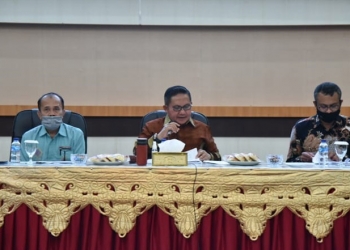 Wali Kota Gorontalo, Marten Taha saat memimpin Sidang Muskomwil VI Apeksi ke-IX di Gedung Banthayo Yiladia Kota Gorontalo, Sabtu (10/4/2021). (foto/Diskominfo).